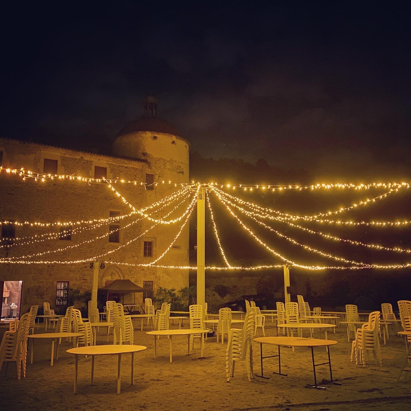 Photo d'une décoration lumineuse au château de la batisse