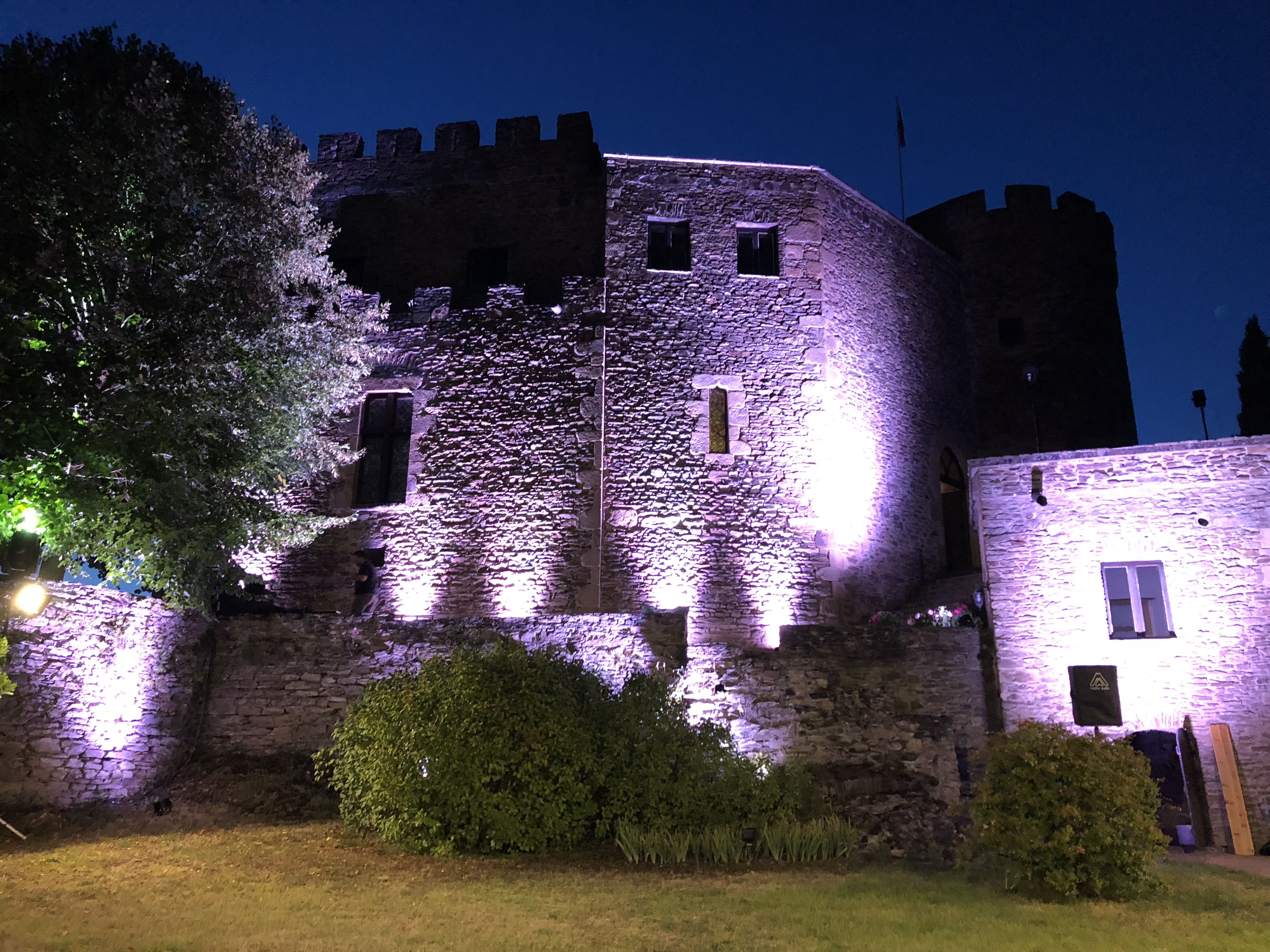 Photo d'un éclairage au château de chouvigny