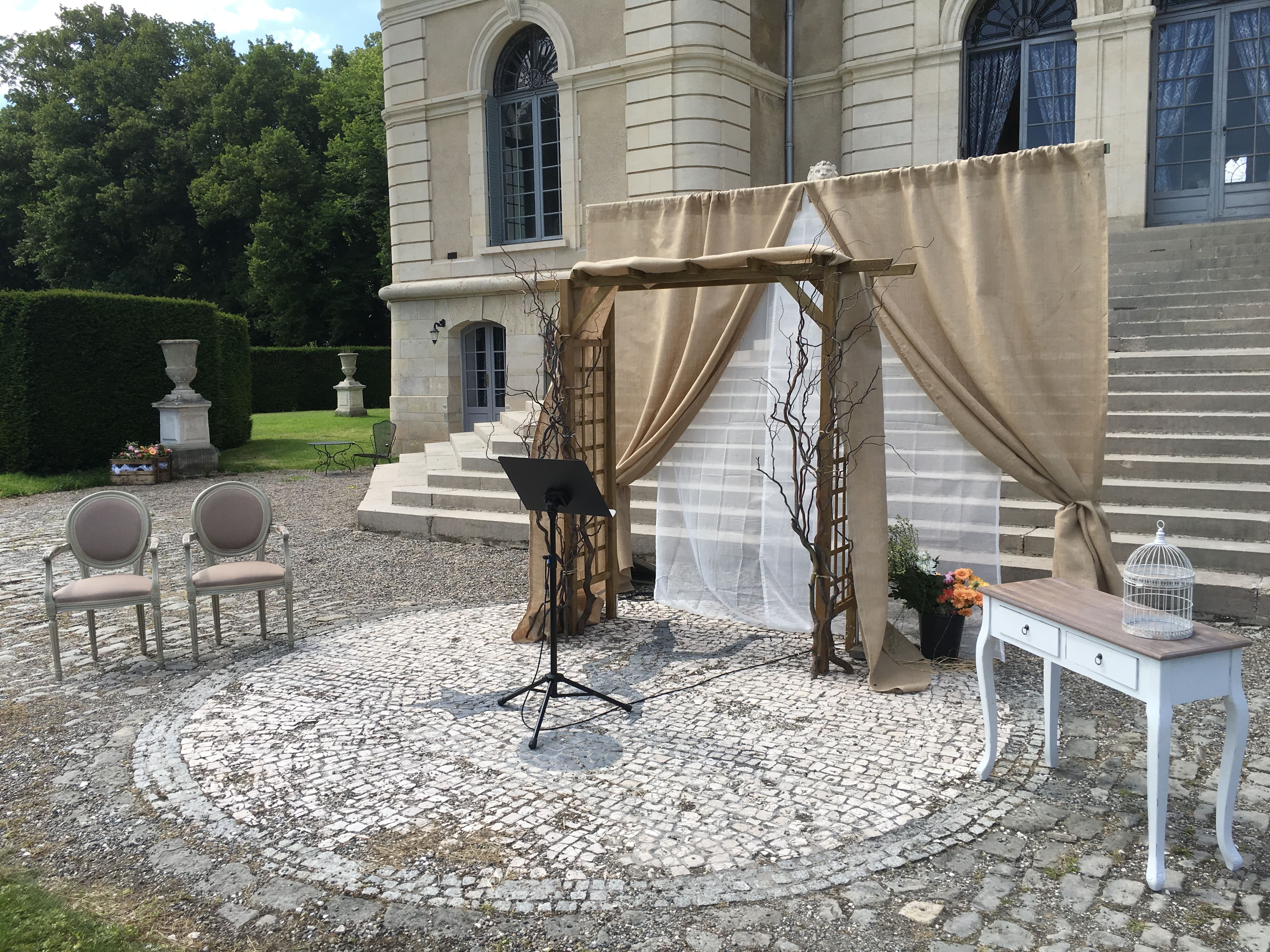 Photo d'une cérémonie laique au château de la canière